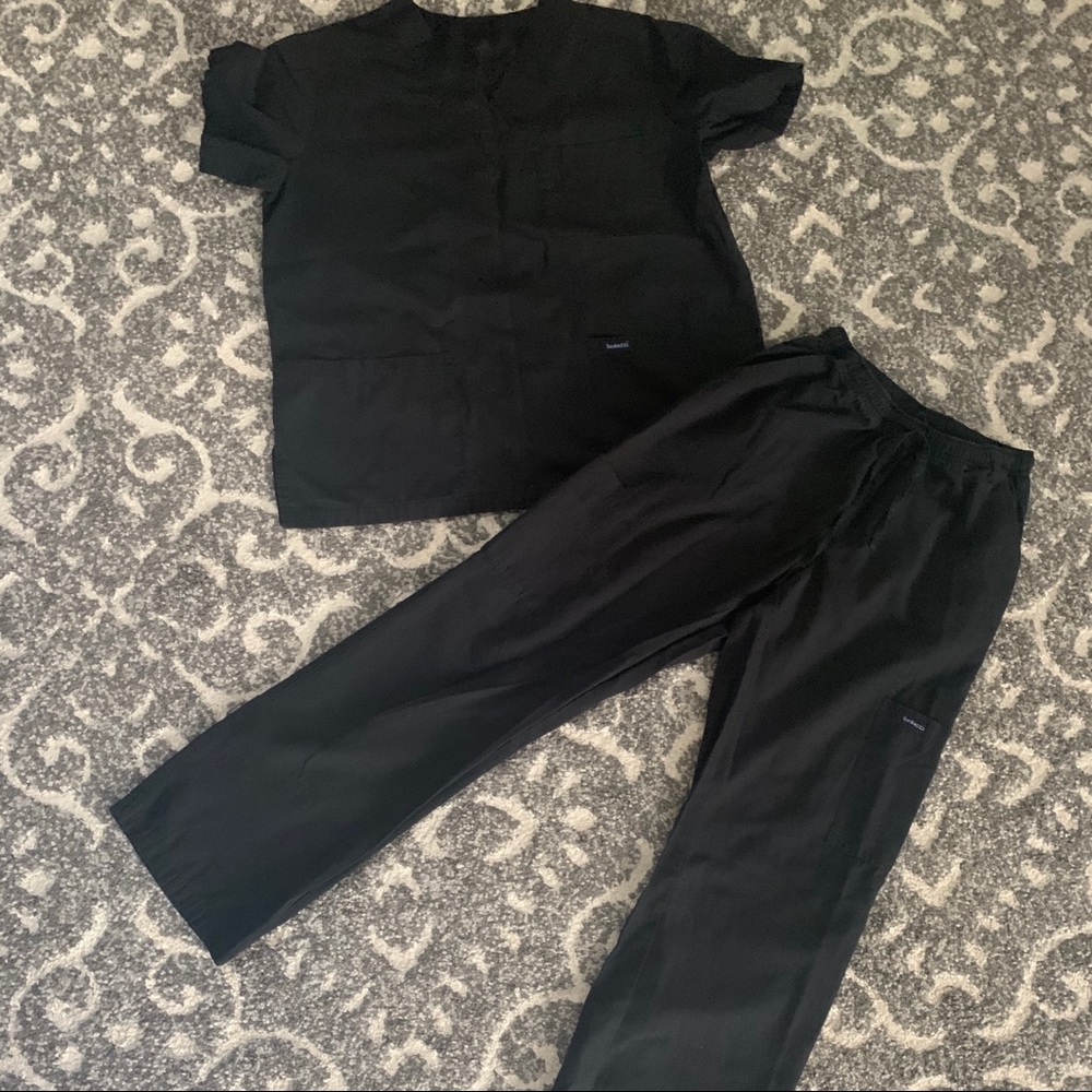 Black dagacci scrub set